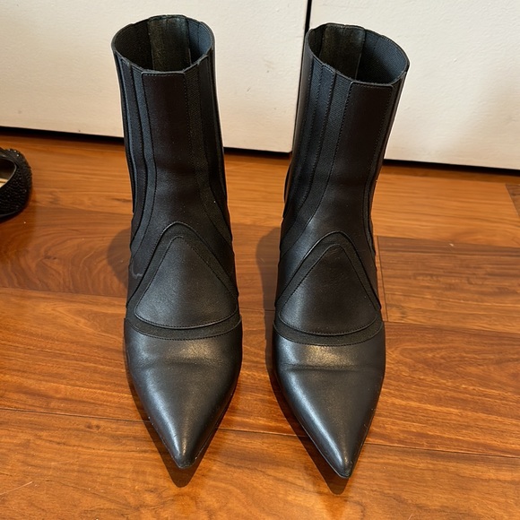 Balenciaga black leather ankle boots size 39.5 - Picture 2 of 7